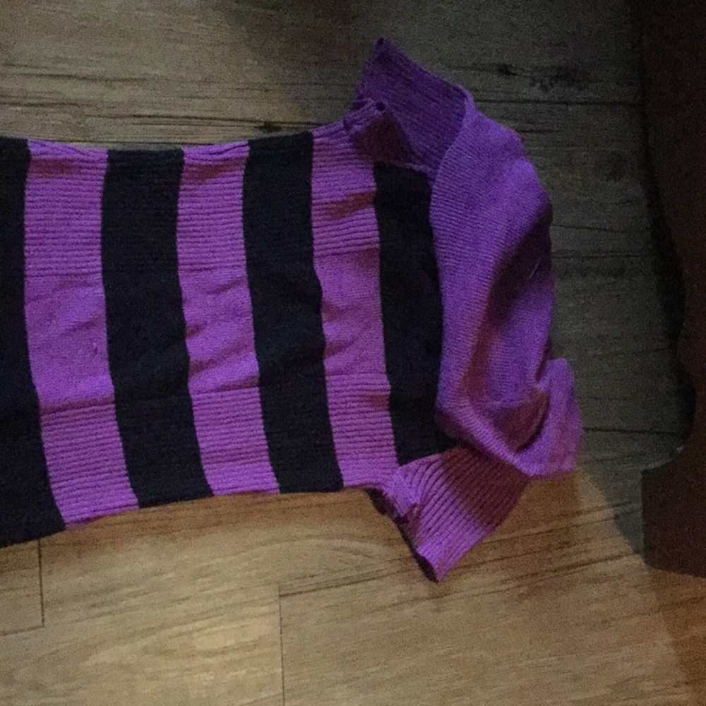 Child’s Sweater - Picture 3 of 3